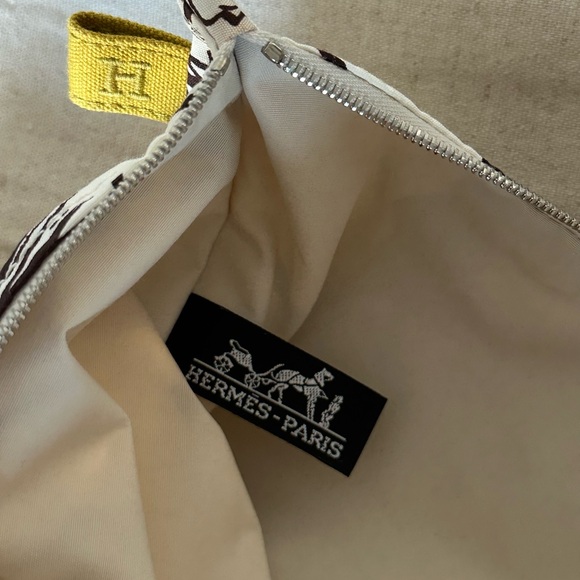 Hermès Paris Equestrian Printed Canvas Pouch with Leather Accent - Picture 4 of 4